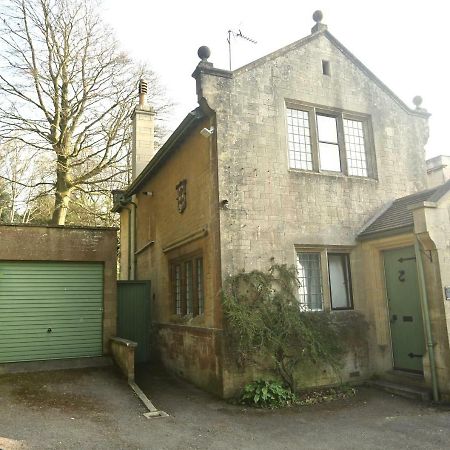 Entire Victorian Lodge In A Privately Gated Estate With Secure Parking For Two Cars And A Newly Refurbished Bathroom מראה חיצוני תמונה