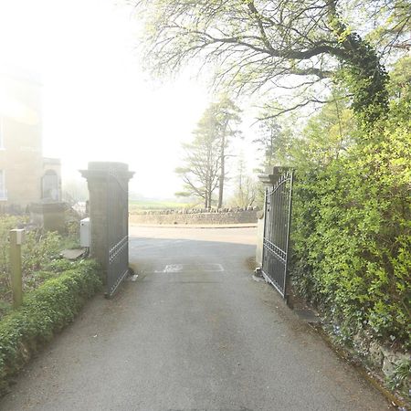 Entire Victorian Lodge In A Privately Gated Estate With Secure Parking For Two Cars And A Newly Refurbished Bathroom מראה חיצוני תמונה