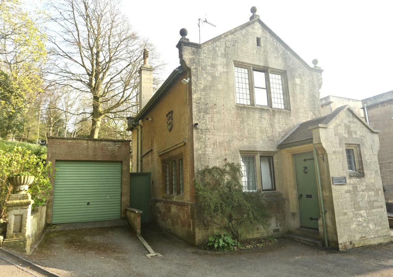 Entire Victorian Lodge In A Privately Gated Estate With Secure Parking For Two Cars And A Newly Refurbished Bathroom מראה חיצוני תמונה