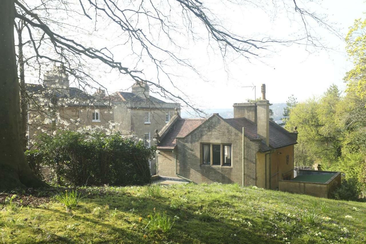 Entire Victorian Lodge In A Privately Gated Estate With Secure Parking For Two Cars And A Newly Refurbished Bathroom מראה חיצוני תמונה