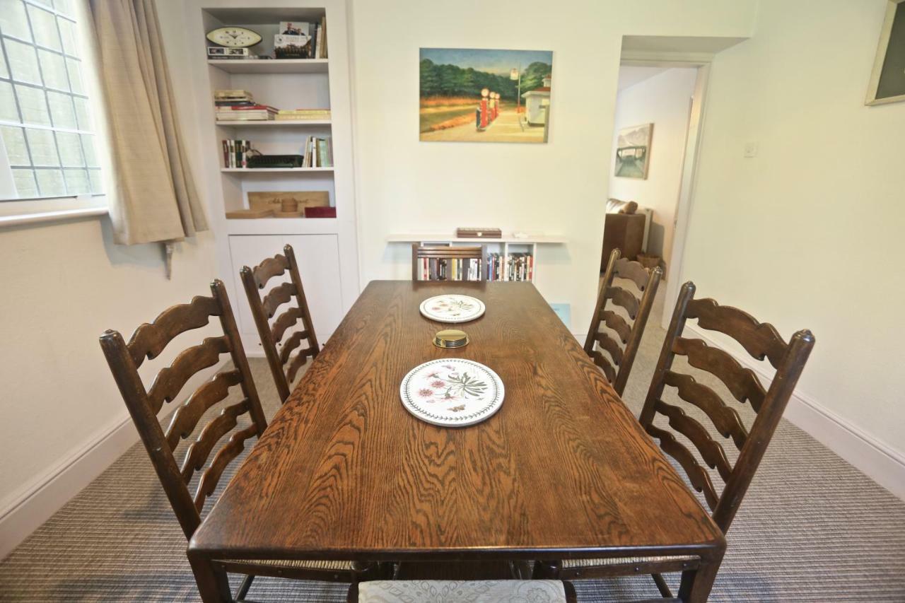 Entire Victorian Lodge In A Privately Gated Estate With Secure Parking For Two Cars And A Newly Refurbished Bathroom מראה חיצוני תמונה